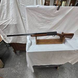 lot 34 image: Original Browning Magnum Twelve with Vent Rib