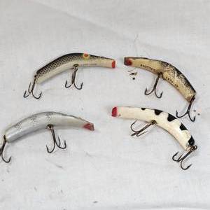 lot 110 image: Lot of 4 Original Wooden Lazy Ike Lures