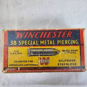 lot 65 image: 1950s Winchester 38 Spl Metal Piercing, 12 full,12 empty