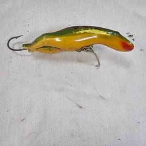 lot 92 image: Vintage Heddon Wood Luny Frog, 1950s-60s
