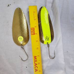 lot 96 image: Lou Eppinger Husky Devle Series 300 Brass Dimple & Brass Chartruese Streak