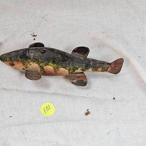 lot 101 image: Antique Hand Carved Wooden Ice Decoy