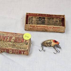 lot 49 image: Heddon, Like New, Midget Runt 1940s50s Original wbox and Manual