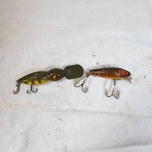 lot 127 image: Vintage Marlin Lizard Lure 1940s and Heddon River Runt