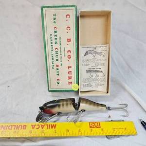 lot 133 image: Vintage Creek Chub Jointed Pikie Super Nice With Box and Manual
