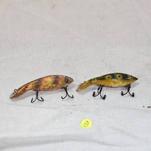 lot 138 image: Heddon Tadpolly Frog Spot Classic 1960s and Another in Perch