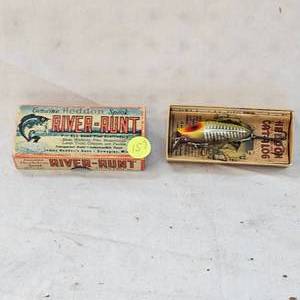 lot 159 image: Heddon River Runt Spook Sinker, Like New w Box and Manual