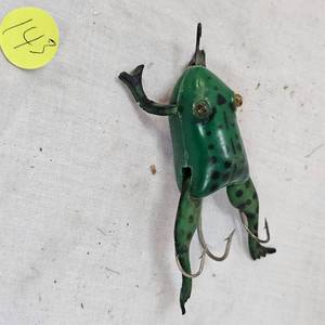 lot 143 image: Classic Healik Working Frog Lure
