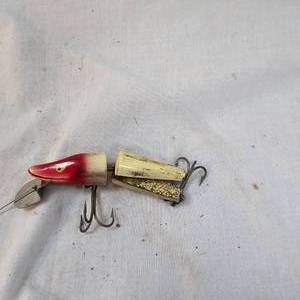 lot 149 image: Vintage Heddon Scissor Tail