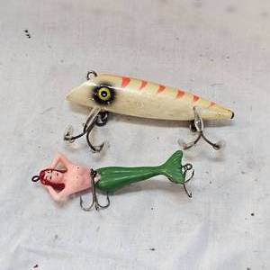 lot 172 image: Spark-X-Plug, very nice shape with Mermaid Lure