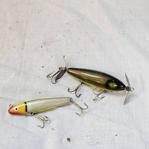 lot 179 image: South Bend Nip-I-Diddle and Vintage L & S Mirro Minnow