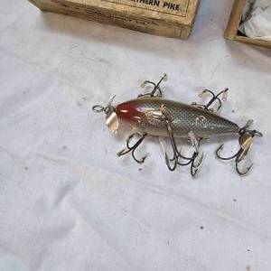 lot 181 image: Vintage Bon-Net Musky and Northern Cripple Minnow