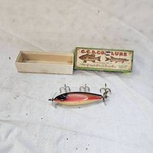 lot 183 image: Vintage Creek Chub injured Minnow in Box