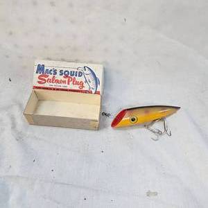 lot 186 image: Vintage MACs Squid Salmon Plug, Like New in Box