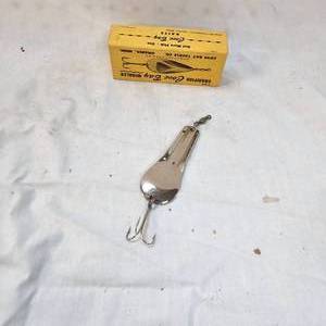 lot 188 image: As New Bruie Jr Spoon Lure in Cove Bay Wiggler Box, as new