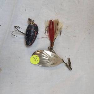 lot 194 image: G.M Skinner Old Reliable Spinner Boston Fluted Bate and Vintage Millsite Rattle Bug
