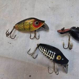 lot 195 image: Vintage Hawk and Heddon Midge Digit River Runts(2)