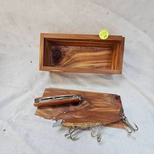 lot 200A image: As New, Custom Set Red Cedar Spin Diver, Hand SIgned by Barry Radeberg 2008