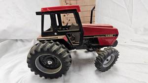lot 216 image: 1985 Collector Edition Ertl Case International 3294 4WD Tractor