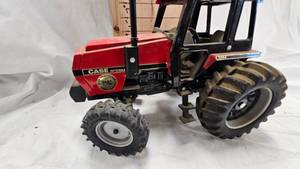 lot 217 image: 116 Case International 3294 Tractor