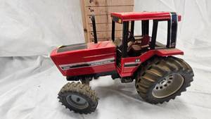 lot 219 image: 116th Ertl International Harvester 5288 MFWD Tractor (Ertl Prestige Collection)