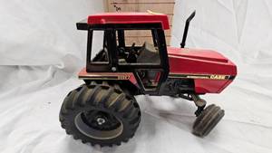 lot 221 image: 116 Scale Case IH 2594 Tractor (Ertl Prestige Collection)