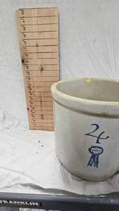 lot 254 image: 4 Gallon Blue Ribbon Crock, no chipscracks noticed