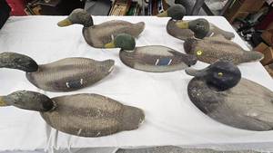 lot 263 image: Lot of Duck Decoys Assorted, 6 Wood, 1 Foam