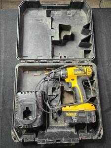 lot 13 image: DeWalt 18V Cordless Drill Set