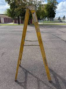 lot 52 image: Werner 6 ft Electro-Master Fiberglass Step Ladder, Model 7206