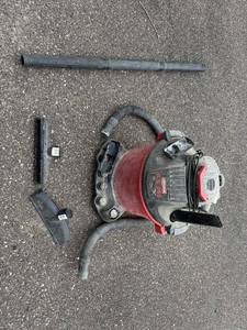 lot 63 image: Craftsman 16 Gallon WetDry Shop Vac 6.5 HP with Hose and Attachments
