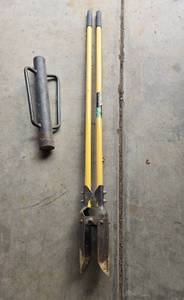 lot 71 image: Post Hole Digger and Steel Post Driver Set