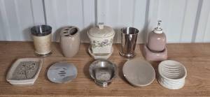 lot 125 image: Assorted Bathroom Accessories Collection with Soap Dishes, Tumblers, and Lotion Dispenser