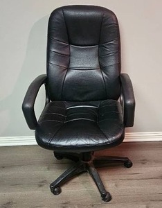 lot 165 image: Black Adjustable Office Chair with Padded Armrests