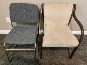 lot 193A image: Two Assorted Office Chairs