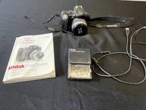 lot 206 image: Kodak EasyShare P850 Digital Camera with Charger and Manual