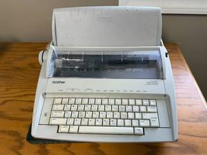 lot 212 image: Brother GX-6750 Correctronic Electronic Typewriter