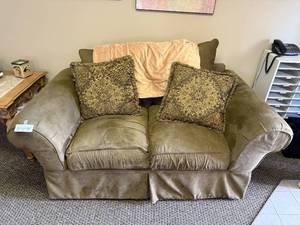 lot 216 image: Ashley Furniture Loveseat with Two Decorative Pillows