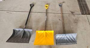 lot 252 image: Lot of Snow Shovels Assorted Styles