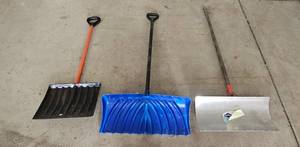 lot 253 image: Set of 3 Snow Shovels and Pushers Assorted Styles