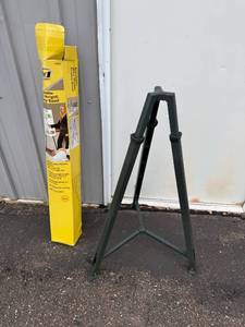 lot 270 image: BD Adjustable Dual Height Display Easel with Box