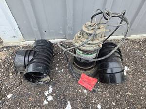 lot 283 image: Wayne SPF33 Thermoplastic Submersible Sump Pump with Pipe Fittings