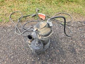 lot 285 image: Flotec FPQS3200A Submersible Sump Pump 12 HP