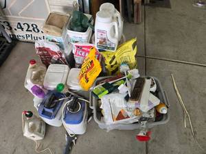 lot 287 image: Garage Cleaning and Ice Melt Supplies Set - content quantities unknown