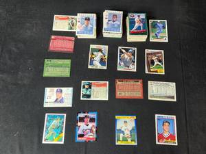lot 48 image: Large Collection of Vintage and Modern Baseball Trading Cards Assorted Brands
