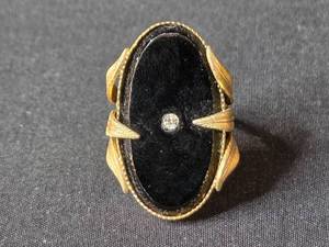lot 97 image: Vintage Gold-Tone Filigree Ring with Black Center and Stone, Size 6