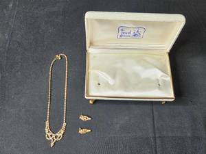 lot 102 image: Vintage Crystal Necklace and Earring Set with Jewel House Box