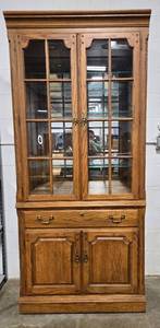 lot 129 image: Oak China Cabinet Hutch with Glass Doors and Interior Shelves