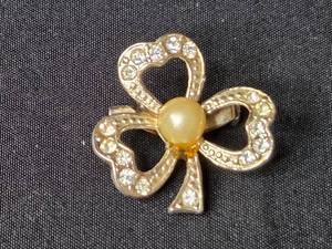 lot 157 image: Vintage Coro Shamrock Rhinestone Brooch with Faux Pearl Center