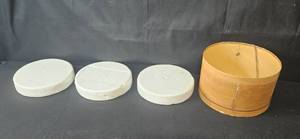 lot 172 image: Set of Danbury Mint Emmett Kaye Farming the Heartland Collector Plates with Boston Store Box